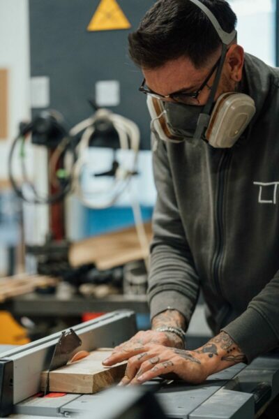 Lavorazione artigianale del legno ad Avigliana